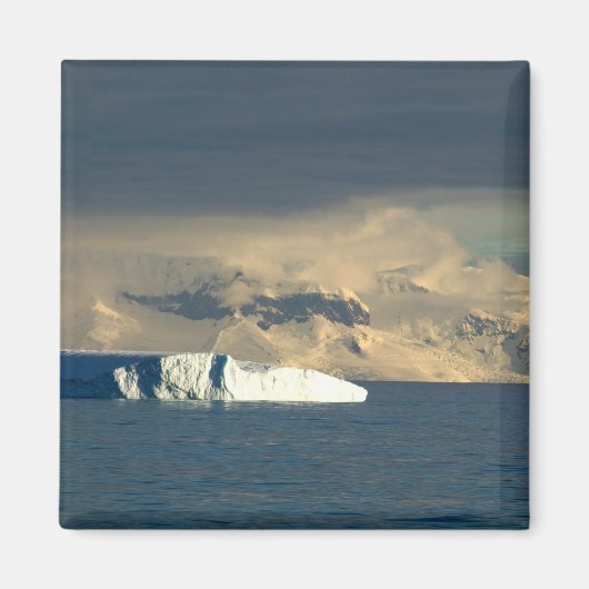 Ijsberg in het begin van de Drake Passage net Magneet (Voorkant)