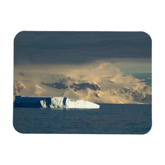 Ijsberg in het begin van de Drake Passage net Magneet (Horizontaal)