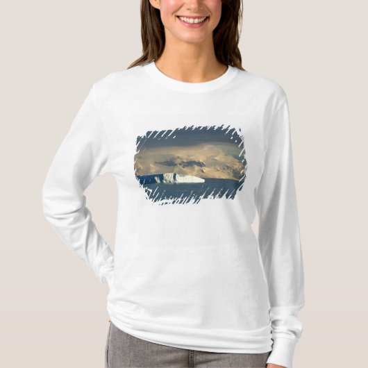 Ijsberg in het begin van de Drake Passage net T-shirt (Voorkant)