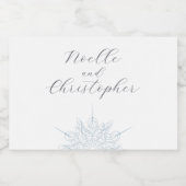 IJsblauw Sneeuwvlok Elegante Winter Mini Bruiloft Sparkling Wijnetiket (Enkel label)