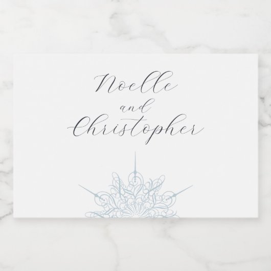 IJsblauw Sneeuwvlok Elegante Winter Mini Bruiloft Sparkling Wijnetiket (Enkel label)