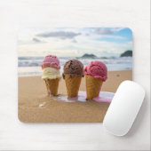 IJscrims op een strand  Muismat (Met muis)