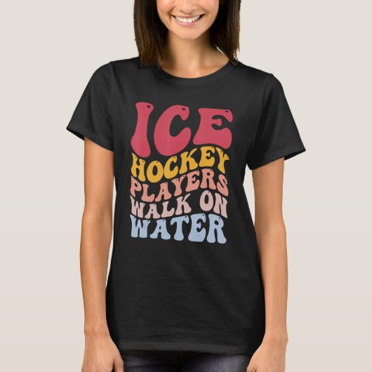 IJshockeyspelers lopen grappig over water T-shirt (Voorkant)