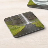 IJsland. Mensen op pad achter Seljalandsfoss Drankjes Onderzetter (Linkerzijde)