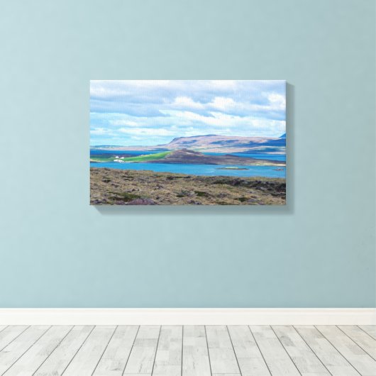 IJsland-ochtendkapje met boerderijen in een fjord Canvas Afdruk (Insitu (Houten vloer))