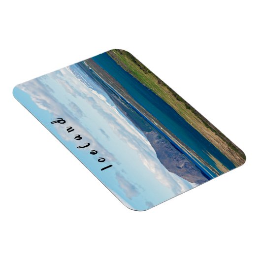 IJsland-ochtendkapje met boerderijen in een fjord Magneet (Rechterzijde)