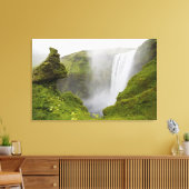 IJsland. Skogarfoss Waterfall plunges over een Canvas Afdruk (Insitu (Woonkamer))