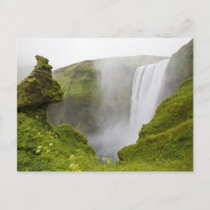 IJsland. Skogarfoss-waterval stort neer over een Briefkaart