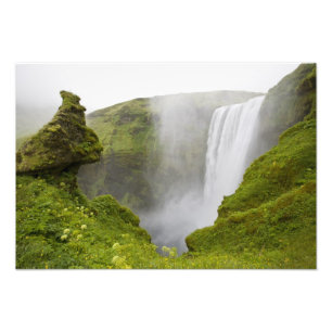 IJsland. Skogarfoss-waterval stort neer over een Foto Afdruk