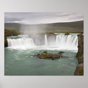 IJsland. Uitzicht op de Godafoss-waterval aan de Poster