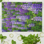 IJsland. Vik i Myrdal. Lupineveld Theedoek (Gevouwen)