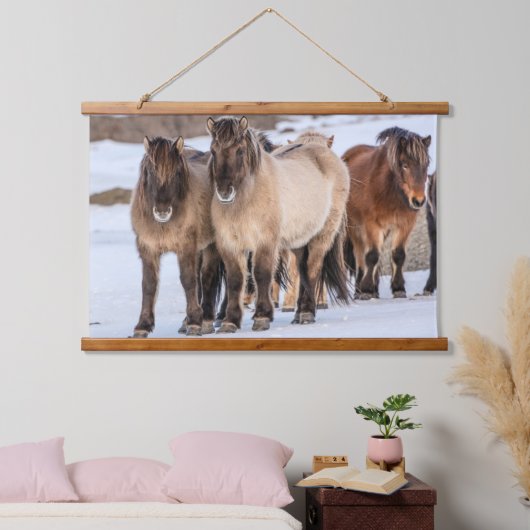 IJslandse paarden in Winter nabij Hofn, IJsland Hangend Wandkleed (Slaapkamer)