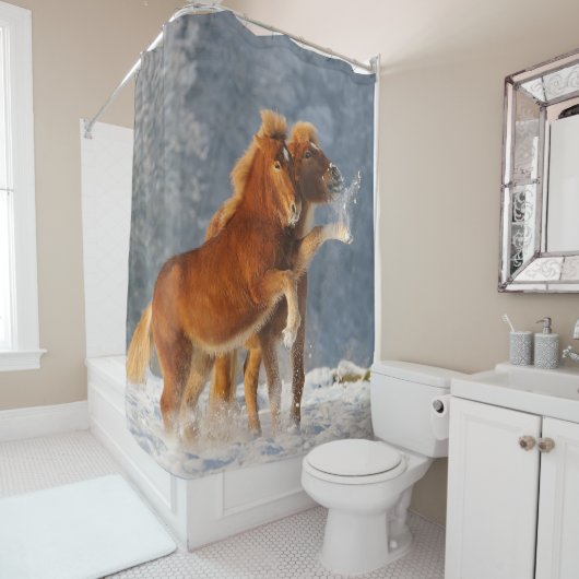 IJslandse paarden spelen in sneeuw Douchegordijn (In situ)