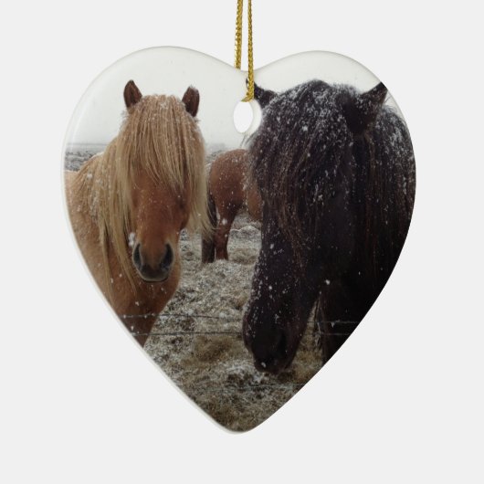 IJslandse Pony's, IJslandse paarden in sneeuw cade Keramisch Ornament (Rechts)