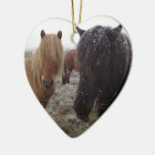 IJslandse Pony's, IJslandse paarden in sneeuw cade Keramisch Ornament (Links)