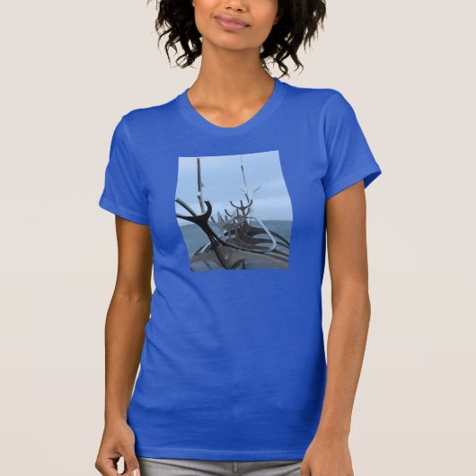 IJslandse Viking Ship Sculpture T-shirt (Voorkant)