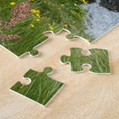 IJslandse waterval en berggebied met bloemen Legpuzzel (Zijkant)