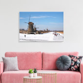 IJsschaatsen langs de windmolens in de winter Canvas Afdruk (Insitu (Woonkamer))
