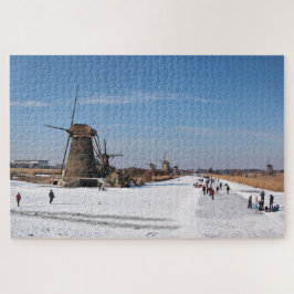 IJsschaatsen langs de windmolens in de winter Legpuzzel