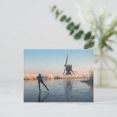 IJsschaatsen voorbij windmolen en riet briefkaart (Staand voorkant)