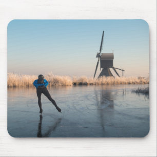 IJsschaatsen voorbij windmolen en rietmousepad Muismat
