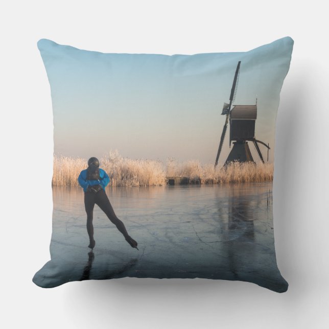 IJsschaatsen voorbij windmolen en rietpijlen Kussen (Voorkant)