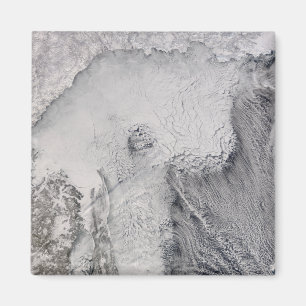 IJsstraten en wolkenstraten in het Zee Okhotsk Magneet