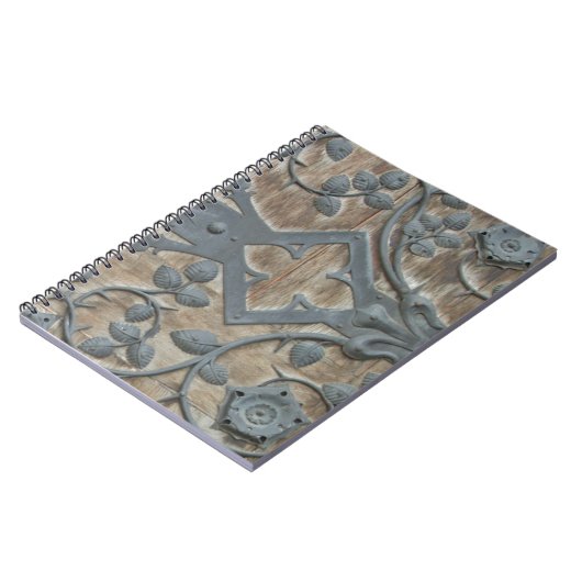 IJzer Medieval Lock op Houten Dep Notitieboek (Linkerzijde)