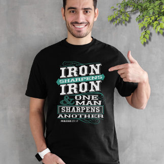 IJzer slijpt ijzer - De ene man slijpt de andere T-shirt