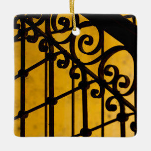 Ijzeren hekwerkpatroon in geel, Cuba Keramisch Ornament