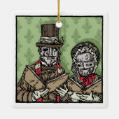 IJzeren Masker Carolers - Pop Gothic Holiday Keramisch Ornament (Achterkant)