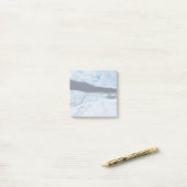 IJzig berggletsjertafereel met bewolkte lucht Post-it® Notes (Op bureau)