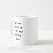 Ik begin te werken wanneer koffie een prijsopgave  koffiemok (Voorkant links)