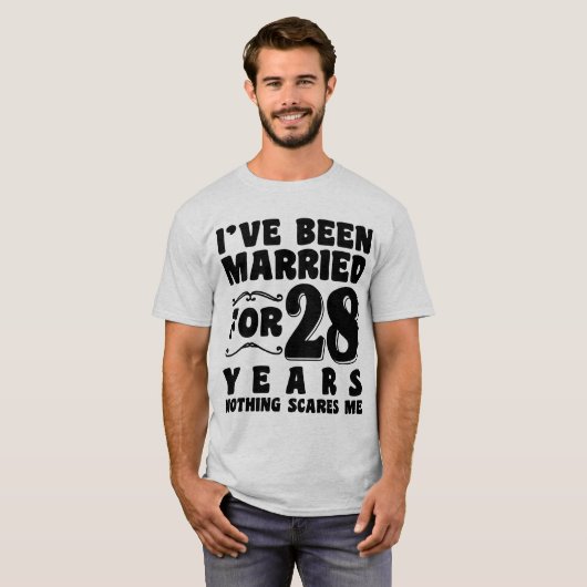 Ik ben 28 jaar getrouwd Jubileumhuwelijk T-shirt (Voorkant volledig)