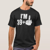 Ik ben 39 plus vier middelvinger 40e verjaardag t-shirt (Voorkant)