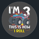 Ik ben 3 Zo ga ik Monster Truck draaien Ronde Sticker<br><div class="desc">Ik ben 3 zo draai ik Monster Truck 3rd Birthday Boys Family Matching Design Classic Round Sticker Classic Collectie.</div>
