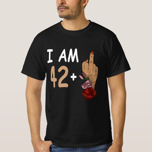 Ik ben 42 plus 1 wijsvinger voor een 43e verjaarda t-shirt (Voorkant)