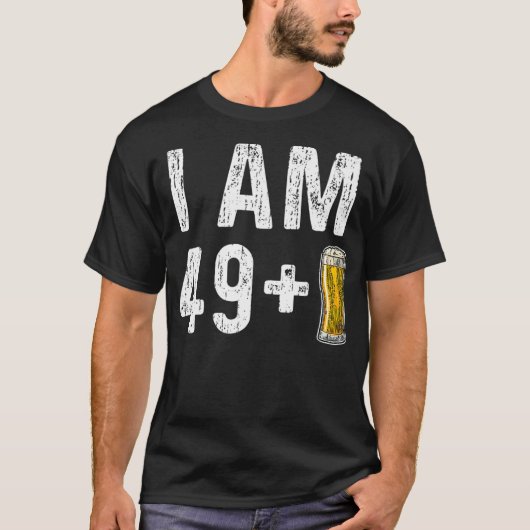 Ik ben 49 plus 1 bier 50e verjaardagscadeau t-shirt (Voorkant)