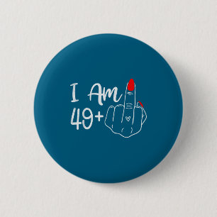 Ik ben 49 plus 1 middelvinger grappige 50e verjaar ronde button 5,7 cm