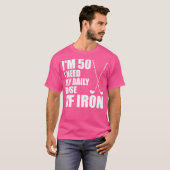 Ik ben 50 ik heb mijn dagelijkse dosis ijzer nodig t-shirt (Voorkant volledig)