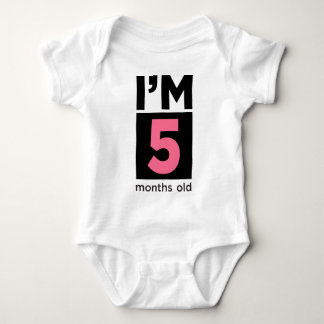 Ik ben 5 maanden oud roze romper
