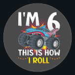 Ik ben 6 Zo rol ik Monster Truck Ronde Sticker<br><div class="desc">Ik ben 6 zo draai ik Monster Truck 6th Birthday Boys Family Matching Design Classic Round Sticker Classic Collectie.</div>