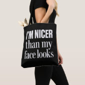 Ik ben aardiger dan mijn gezicht eruitziet Funny s Tote Bag (Dichtbij)