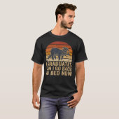 Ik ben afgestudeerd, mag ik terug naar bed? Grappi T-shirt (Voorkant volledig)
