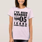 Ik ben al 05 jaar getrouwd Huwelijksfeest Grappig T-shirt (Voorkant)