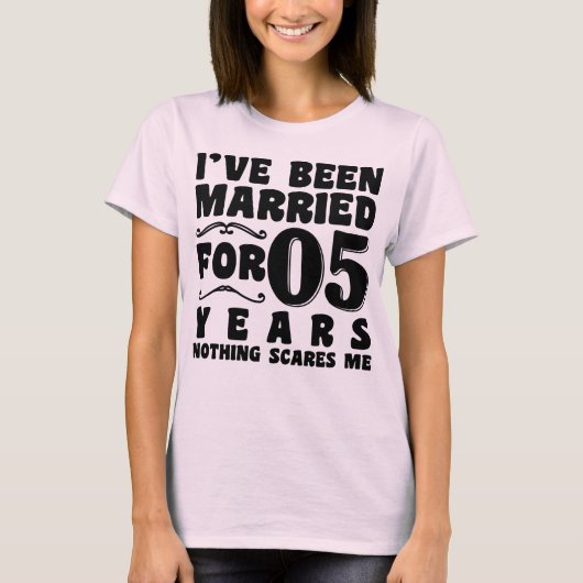 Ik ben al 05 jaar getrouwd Huwelijksfeest Grappig T-shirt (Voorkant)