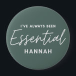 Ik ben altijd al een essentiële moderne leuke typo ronde button 4,0 cm<br><div class="desc">Ik ben altijd een essentieel modern, leuk typografisch ontwerp geweest. Blijf thuis, bespaar levens, sociale afstanden of essentiële werknemers. Moderne grafische typografische vormgeving. Laat je boodschap op een heldere, leuke, positieve manier doorklinken met dit kleurrijke cadeau. Ideaal voor verpleegkundigen, artsen, apothekers, winkelarbeiders of andere belangrijke werknemers in uw leven die...</div>