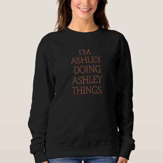 Ik ben Ashley Doing Ashley Dingen Verjaardag Grung Trui (Voorkant)