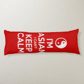 Ik ben Aziatisch dat ik geen kalm kan houden. Lichaamskussen (Achterkant)