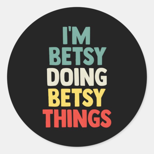 Ik ben Betsy Doing Betsy Things Persoonlijke Naam Ronde Sticker (Voorkant)